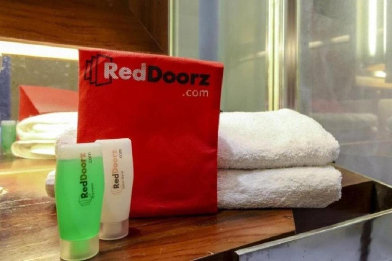 Reddoorz Premium Near Ragunan Zoo 2 Джакарта Екстер'єр фото